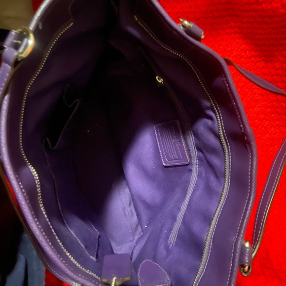 Coach Signature, Purple Tote. - Picture 3 of 4